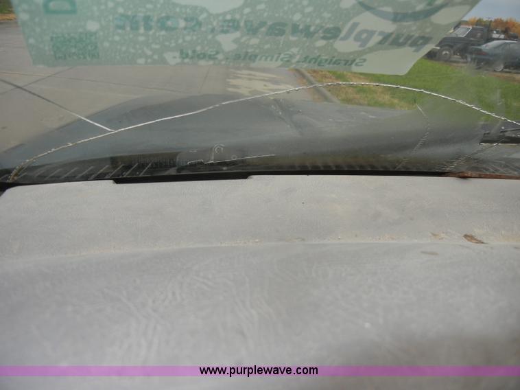 image for item D4792 1996 GMC Sierra 3500 SLE flatbed pickup truck