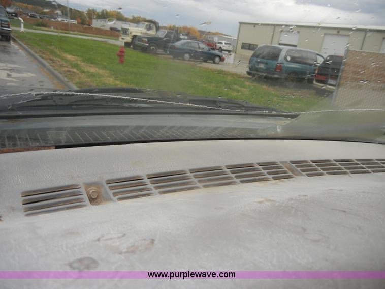 image for item D4792 1996 GMC Sierra 3500 SLE flatbed pickup truck