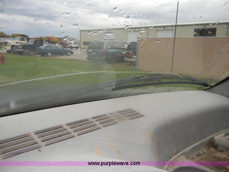 image for item D4792 1996 GMC Sierra 3500 SLE flatbed pickup truck