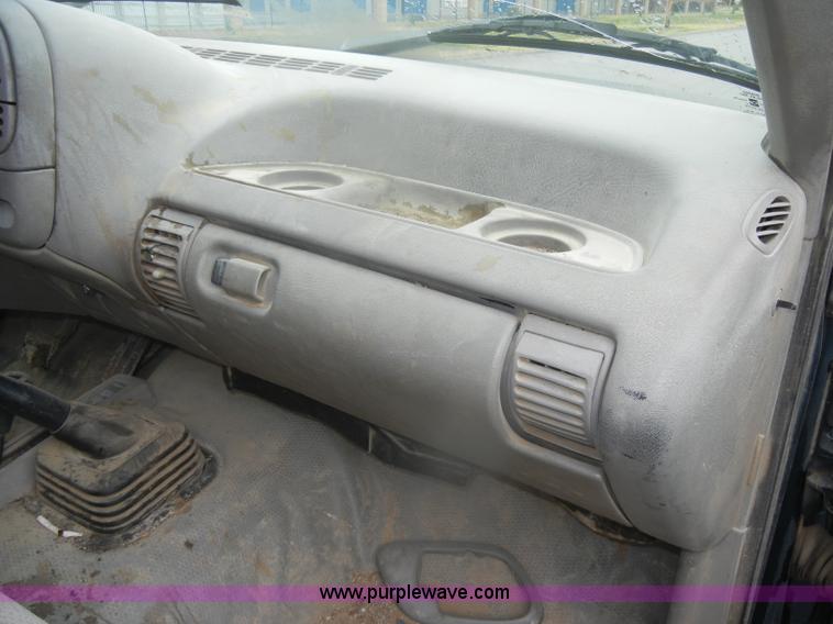 image for item D4792 1996 GMC Sierra 3500 SLE flatbed pickup truck