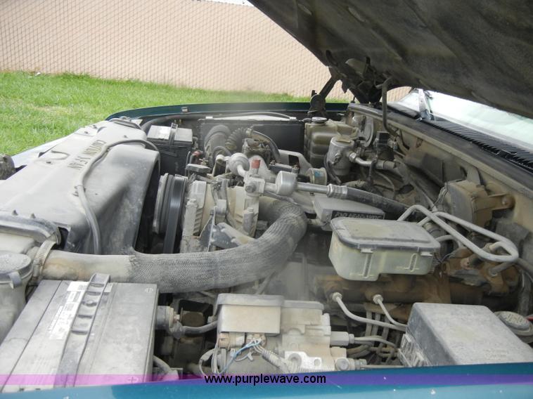 image for item D4792 1996 GMC Sierra 3500 SLE flatbed pickup truck