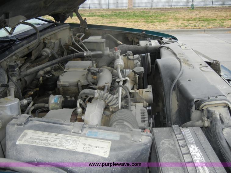 image for item D4792 1996 GMC Sierra 3500 SLE flatbed pickup truck