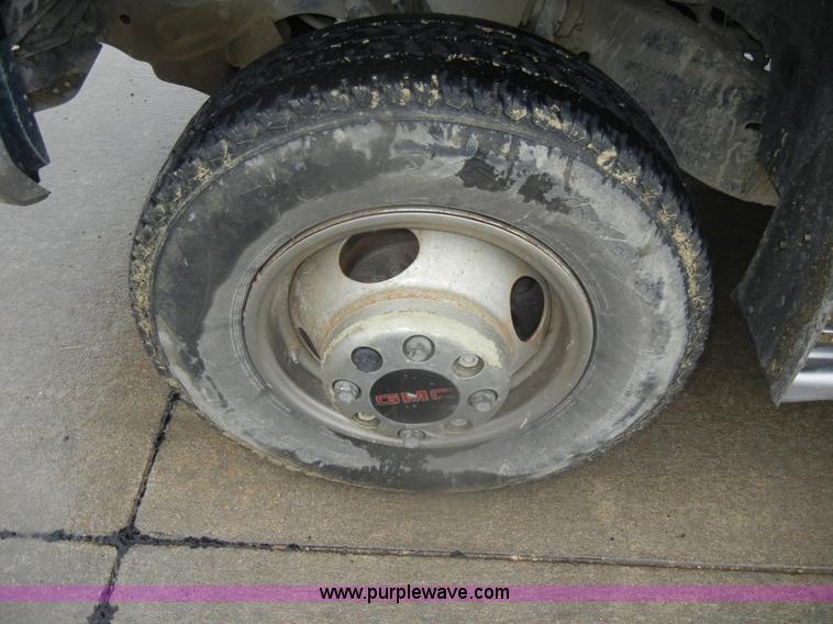 image for item D4792 1996 GMC Sierra 3500 SLE flatbed pickup truck