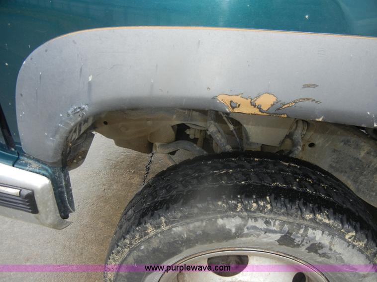 image for item D4792 1996 GMC Sierra 3500 SLE flatbed pickup truck