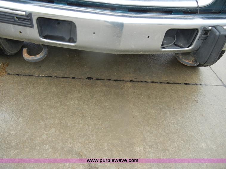 image for item D4792 1996 GMC Sierra 3500 SLE flatbed pickup truck