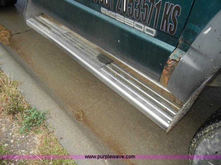 image for item D4792 1996 GMC Sierra 3500 SLE flatbed pickup truck