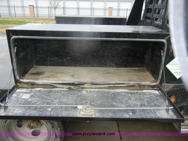 image for item D4792 1996 GMC Sierra 3500 SLE flatbed pickup truck