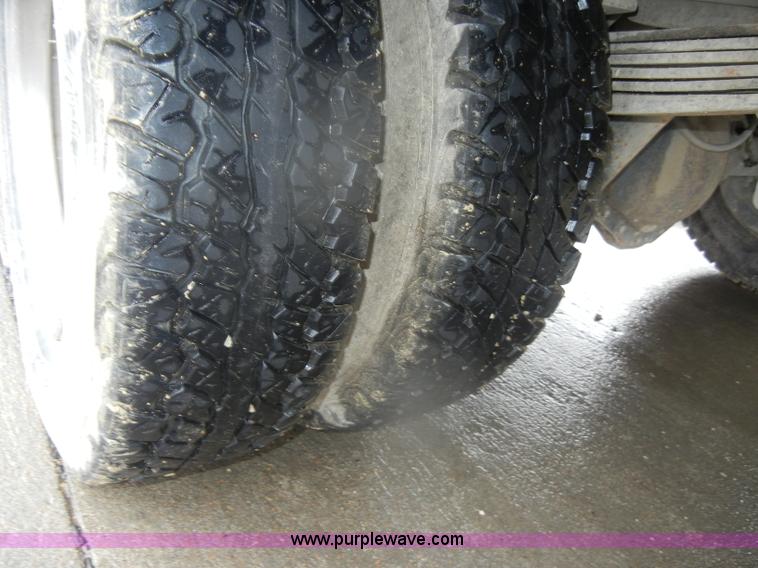 image for item D4792 1996 GMC Sierra 3500 SLE flatbed pickup truck