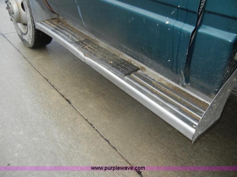 image for item D4792 1996 GMC Sierra 3500 SLE flatbed pickup truck