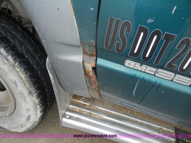 image for item D4792 1996 GMC Sierra 3500 SLE flatbed pickup truck