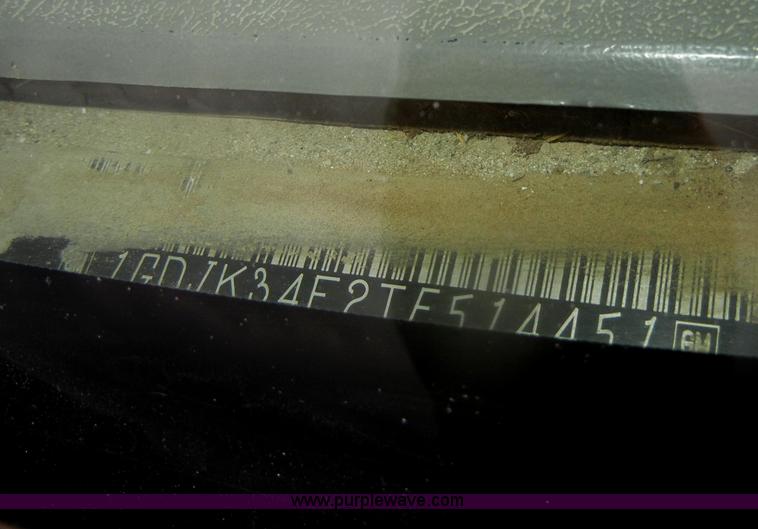 image for item D4792 1996 GMC Sierra 3500 SLE flatbed pickup truck