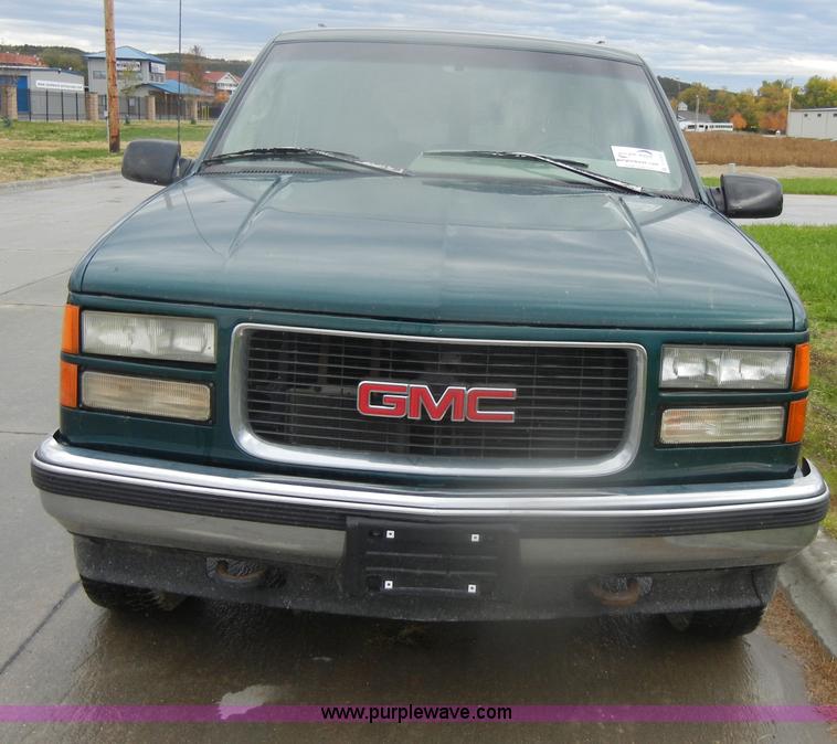 image for item D4793 1996 GMC Suburban 1500 SLT SUV