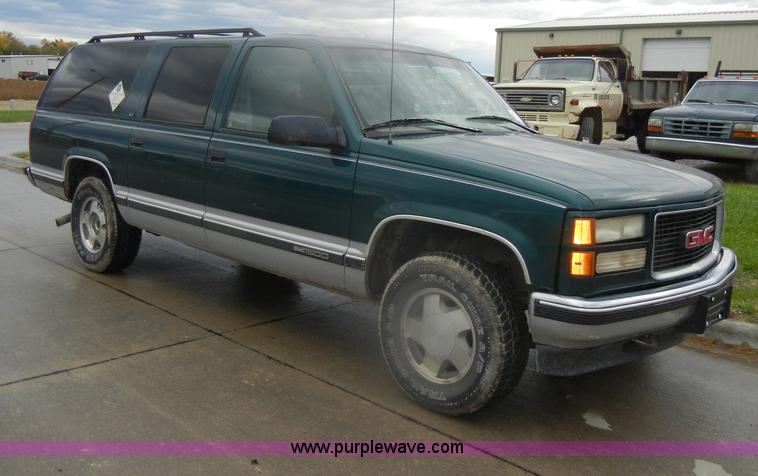 image for item D4793 1996 GMC Suburban 1500 SLT SUV