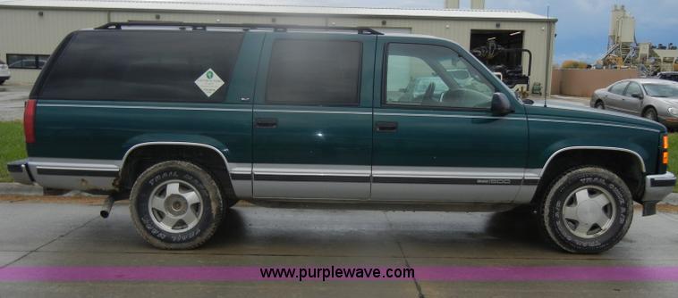 image for item D4793 1996 GMC Suburban 1500 SLT SUV