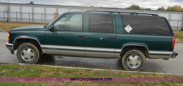 image for item D4793 1996 GMC Suburban 1500 SLT SUV