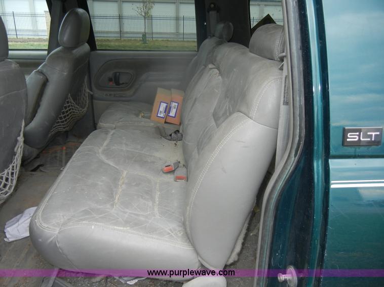 image for item D4793 1996 GMC Suburban 1500 SLT SUV
