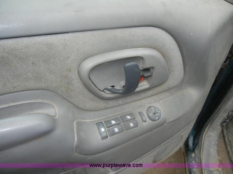 image for item D4793 1996 GMC Suburban 1500 SLT SUV