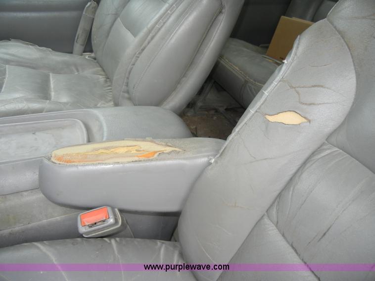 image for item D4793 1996 GMC Suburban 1500 SLT SUV