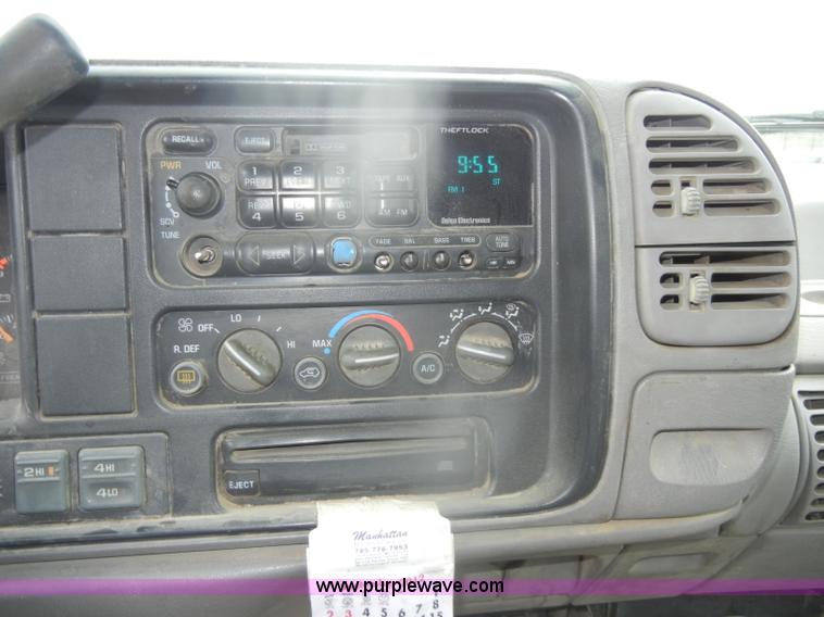 image for item D4793 1996 GMC Suburban 1500 SLT SUV