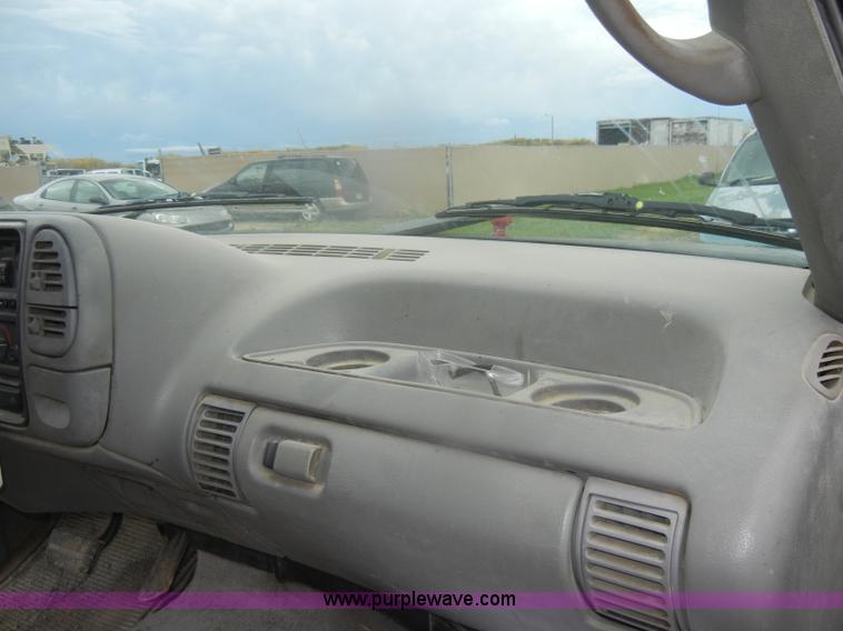 image for item D4793 1996 GMC Suburban 1500 SLT SUV