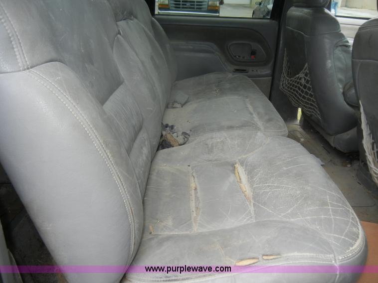 image for item D4793 1996 GMC Suburban 1500 SLT SUV