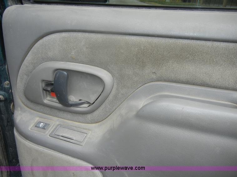 image for item D4793 1996 GMC Suburban 1500 SLT SUV