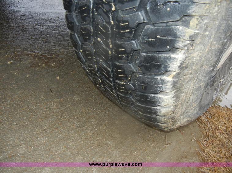 image for item D4793 1996 GMC Suburban 1500 SLT SUV