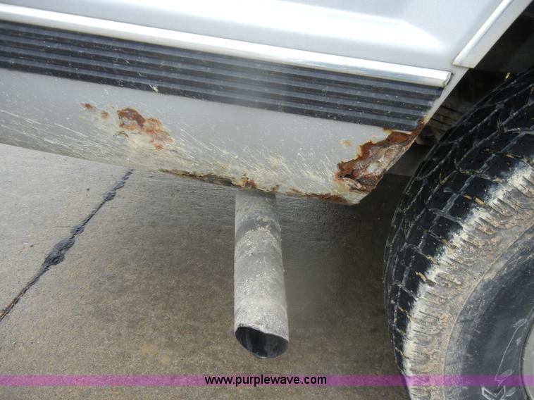 image for item D4793 1996 GMC Suburban 1500 SLT SUV