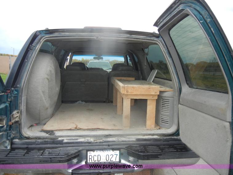 image for item D4793 1996 GMC Suburban 1500 SLT SUV
