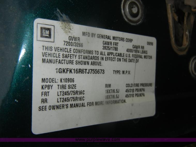 image for item D4793 1996 GMC Suburban 1500 SLT SUV