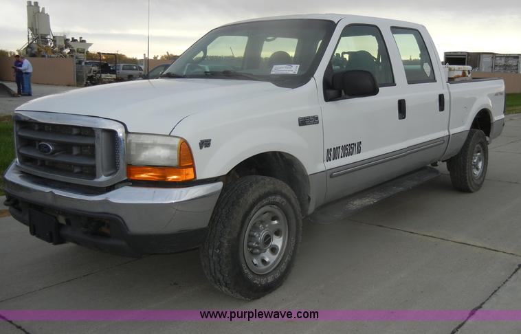 image for item D4799 1999 Ford F350 Super Duty Crew Cab pickup truck