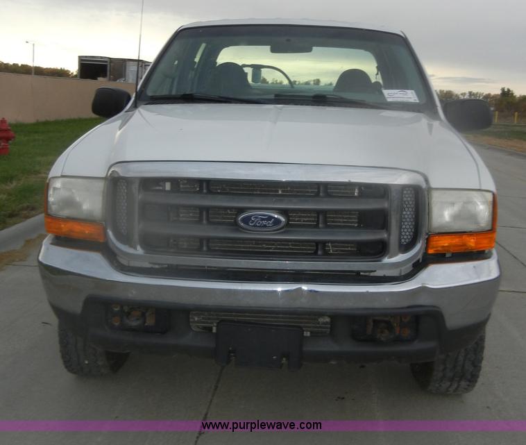 image for item D4799 1999 Ford F350 Super Duty Crew Cab pickup truck