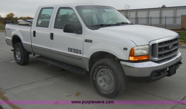 image for item D4799 1999 Ford F350 Super Duty Crew Cab pickup truck