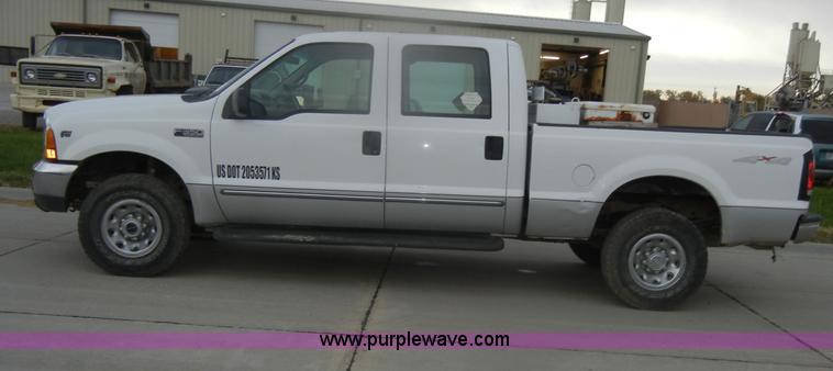 image for item D4799 1999 Ford F350 Super Duty Crew Cab pickup truck