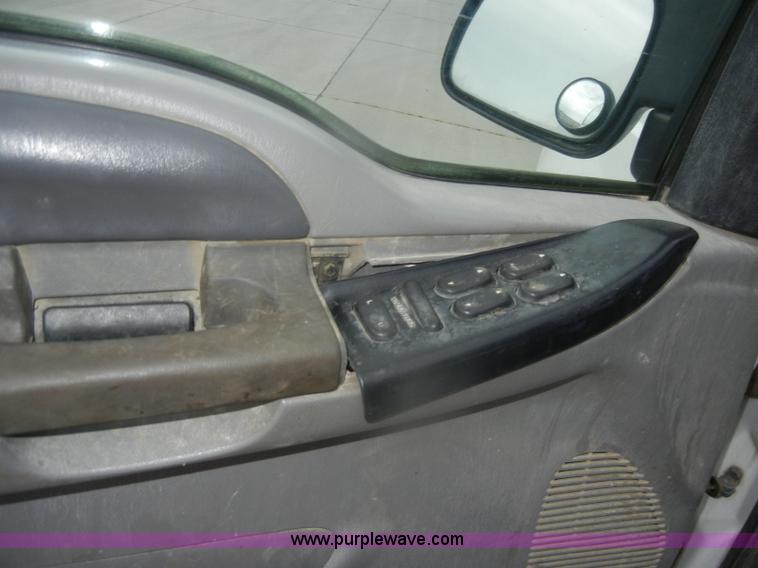 image for item D4799 1999 Ford F350 Super Duty Crew Cab pickup truck