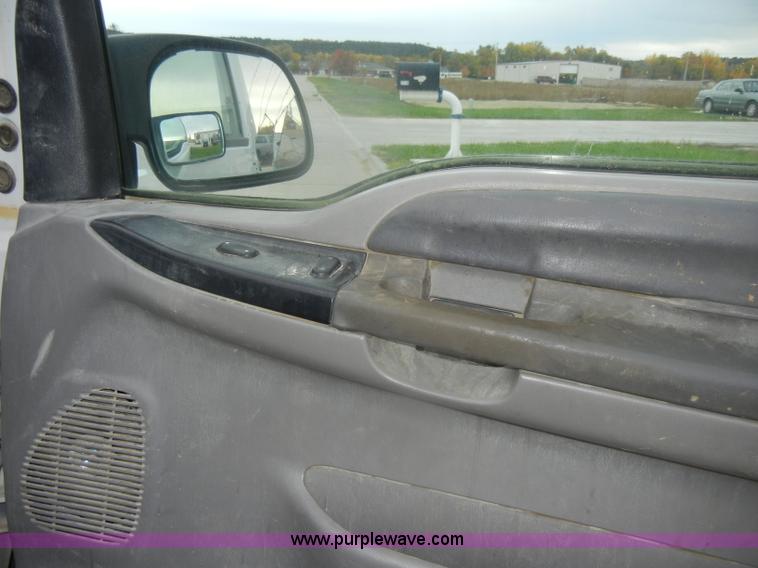 image for item D4799 1999 Ford F350 Super Duty Crew Cab pickup truck