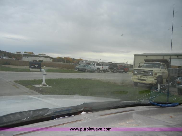 image for item D4799 1999 Ford F350 Super Duty Crew Cab pickup truck