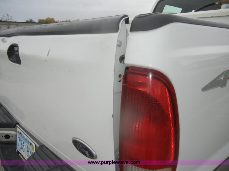 image for item D4799 1999 Ford F350 Super Duty Crew Cab pickup truck