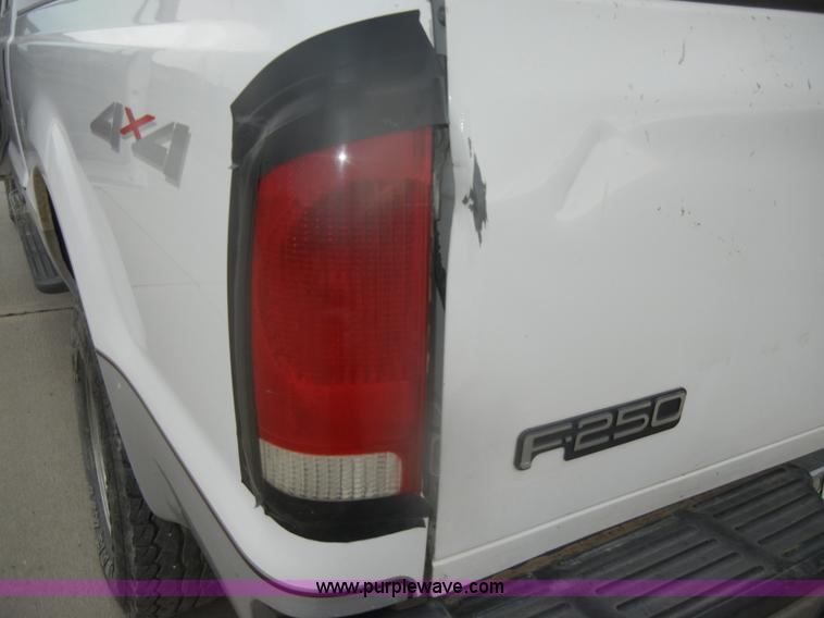 image for item D4799 1999 Ford F350 Super Duty Crew Cab pickup truck