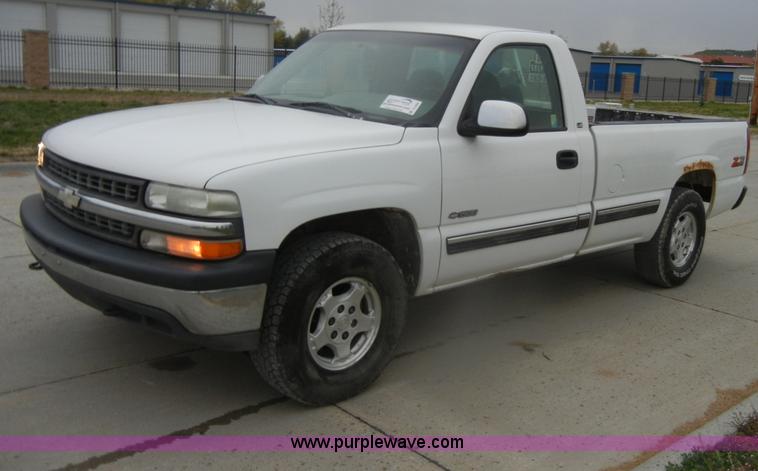 image for item D4800 1999 Chevrolet Silverado 1500 LS pickup truck