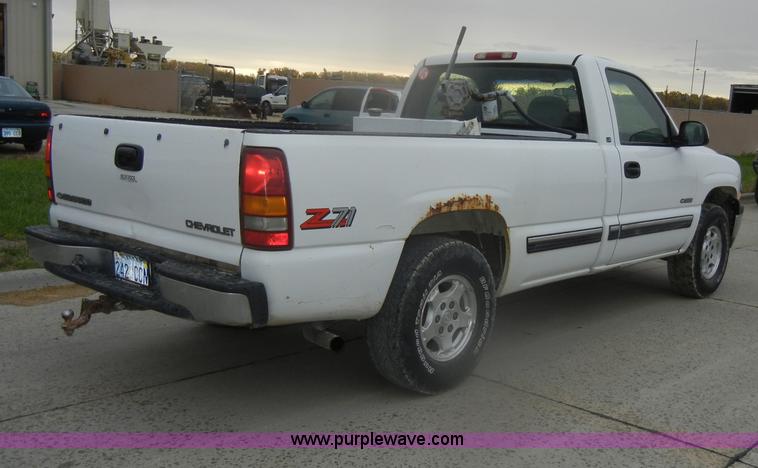 image for item D4800 1999 Chevrolet Silverado 1500 LS pickup truck