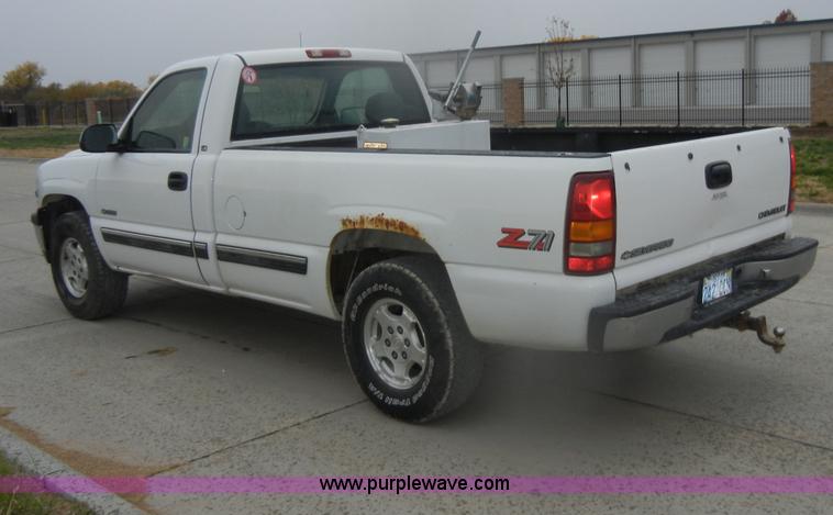 image for item D4800 1999 Chevrolet Silverado 1500 LS pickup truck