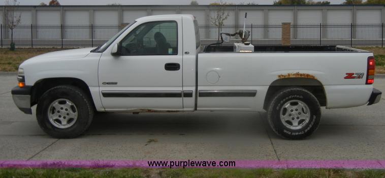 image for item D4800 1999 Chevrolet Silverado 1500 LS pickup truck