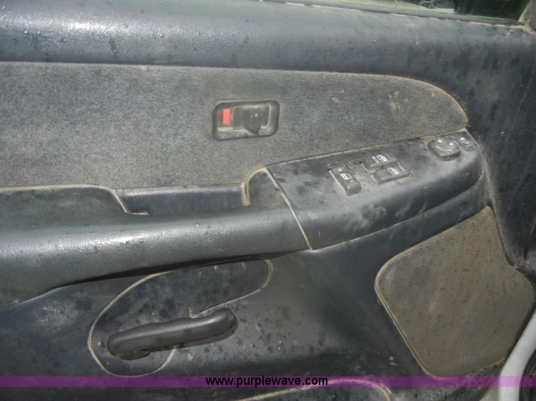 image for item D4800 1999 Chevrolet Silverado 1500 LS pickup truck