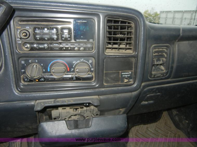 image for item D4800 1999 Chevrolet Silverado 1500 LS pickup truck