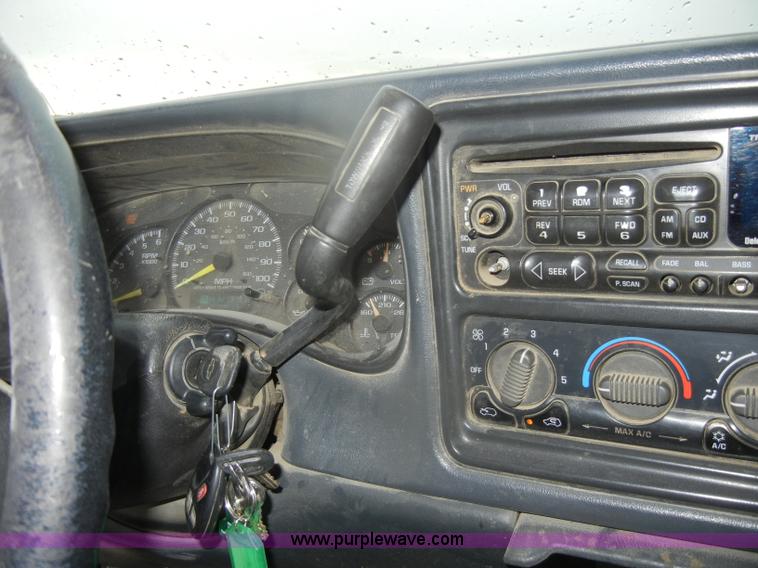 image for item D4800 1999 Chevrolet Silverado 1500 LS pickup truck