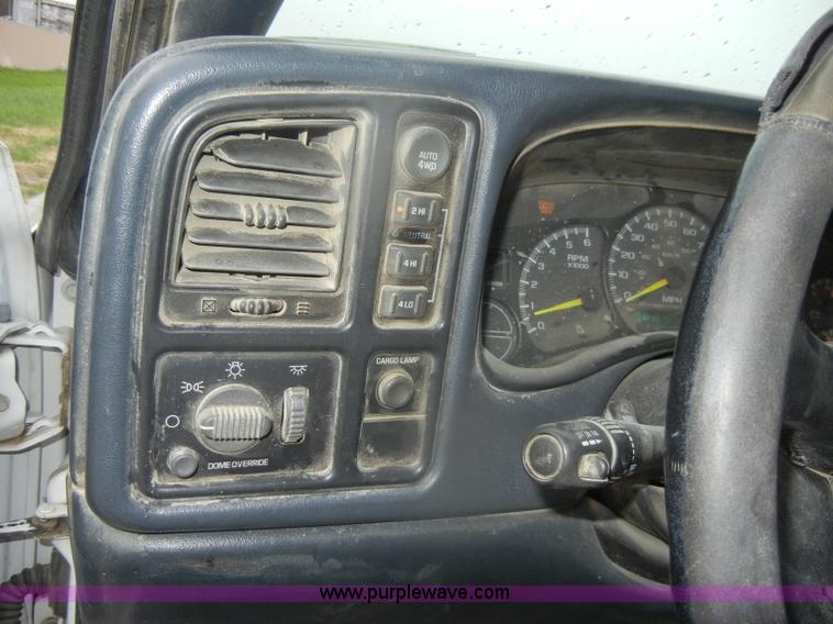 image for item D4800 1999 Chevrolet Silverado 1500 LS pickup truck