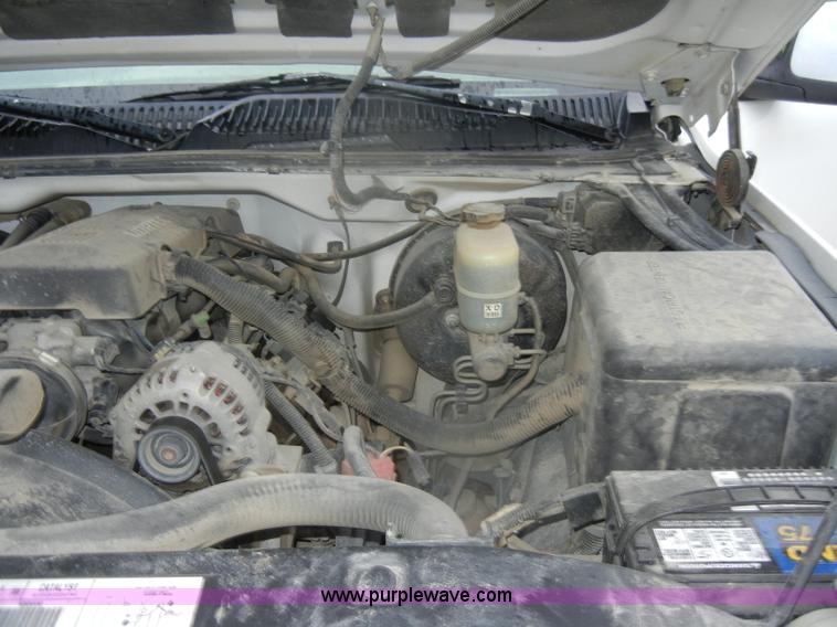 image for item D4800 1999 Chevrolet Silverado 1500 LS pickup truck