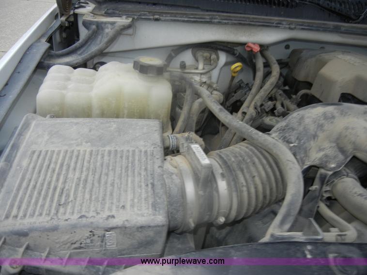 image for item D4800 1999 Chevrolet Silverado 1500 LS pickup truck