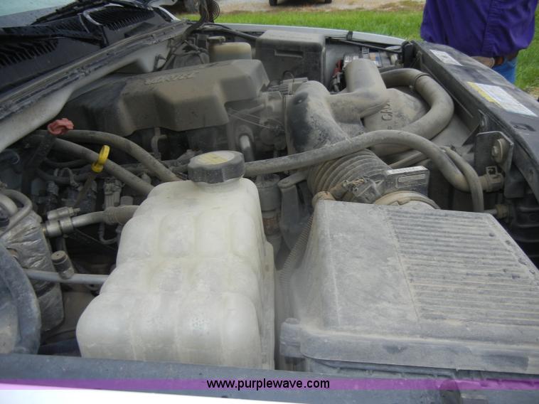 image for item D4800 1999 Chevrolet Silverado 1500 LS pickup truck